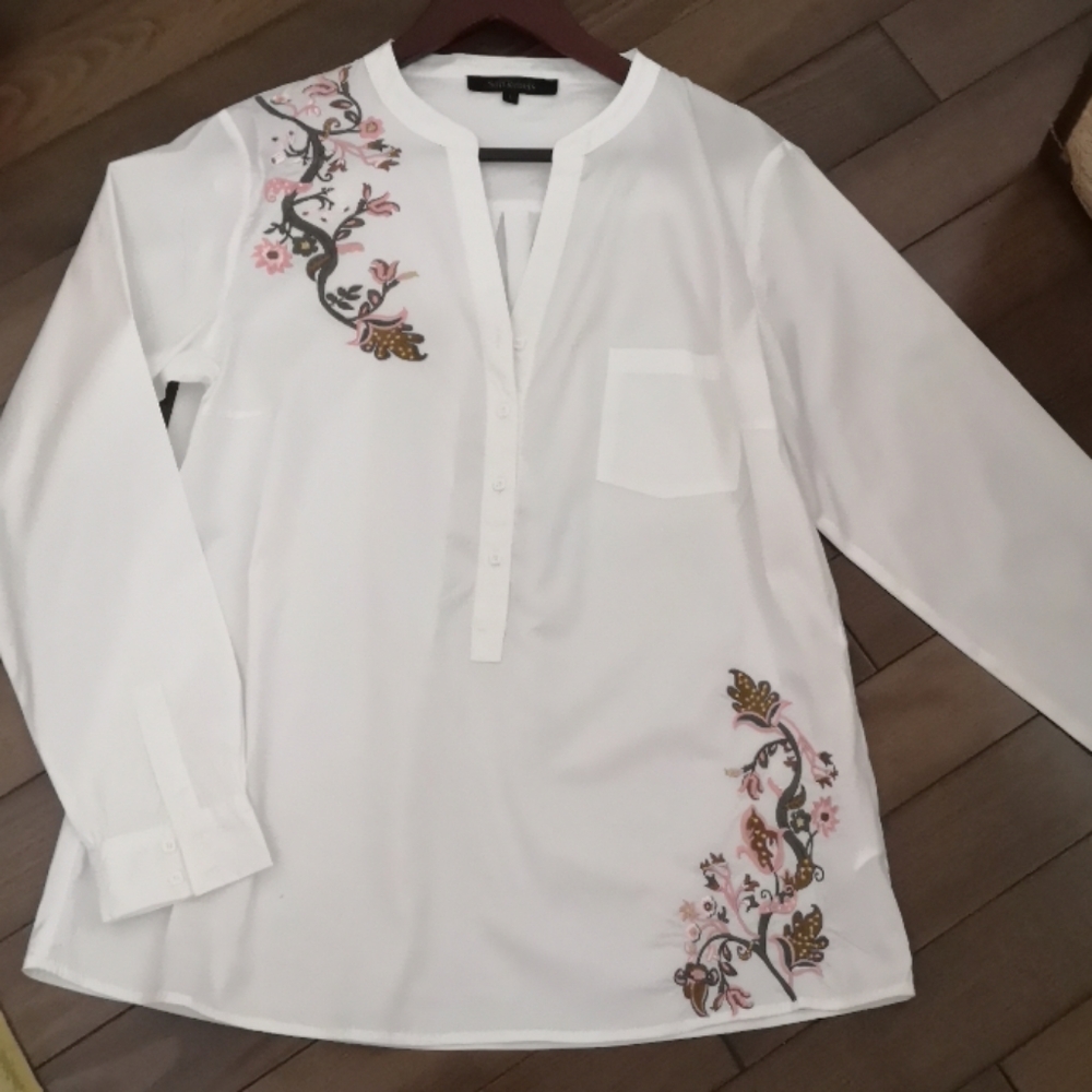 White Cotton blend tunic with embroidery